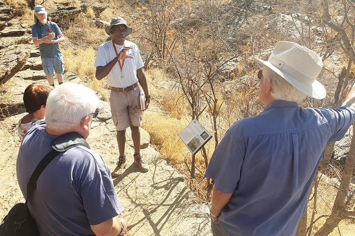 23-12-15 guided tour curator Leevi Nanyeni visitors Botanical Garden Whk smph 23-11-11 web 960 x 640