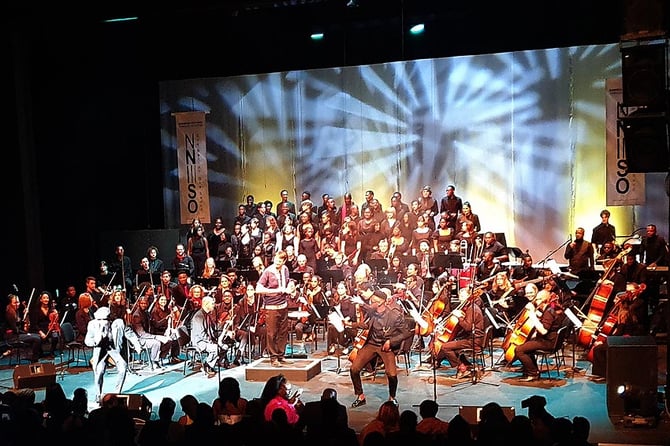 Kwaito Klassik Gazza DJ Shoza Dirigent Alexander Fokkens Namibia National Symphony Orchestra Chor 'Vocal Reflections' Nationaltheater Windhoek Namibia