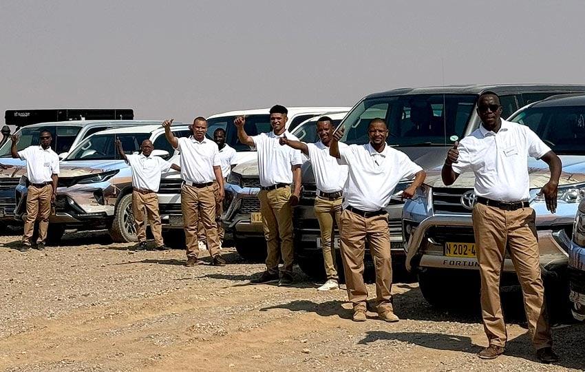 25-12-08 Sossusvlei 4x4 excursions driver guides - About Africa 24-10 web 850 x 540