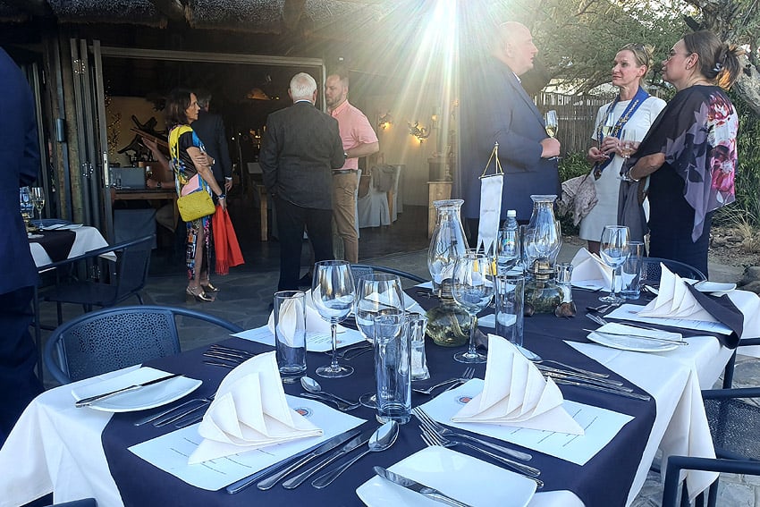 Crowning conclusion of Namibia trip Stylishly laid table for guests of Chaîne des Rôtisseurs from Germany Photo Sven-Eric Stender