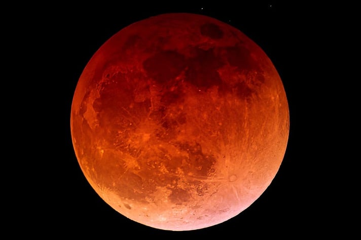 moon glowing reddish Earth umbra during total lunar eclipse May 2022 Photo Sergei Mutovkin Wikipedia