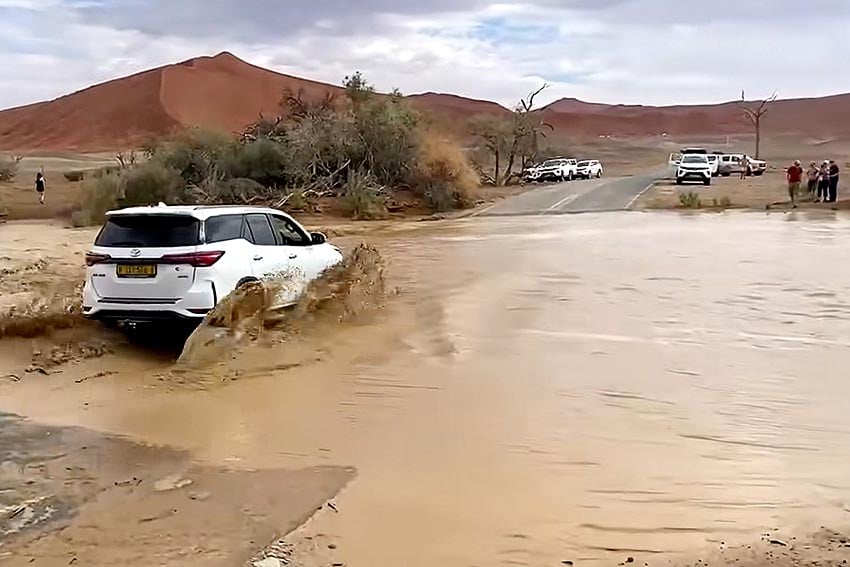 Extra adventure on way to Sossusvlei crossing flowing Tsauchab Rivier dry river Photo Screenshot from Facebook Reel by Gondwana Collection Namibia
